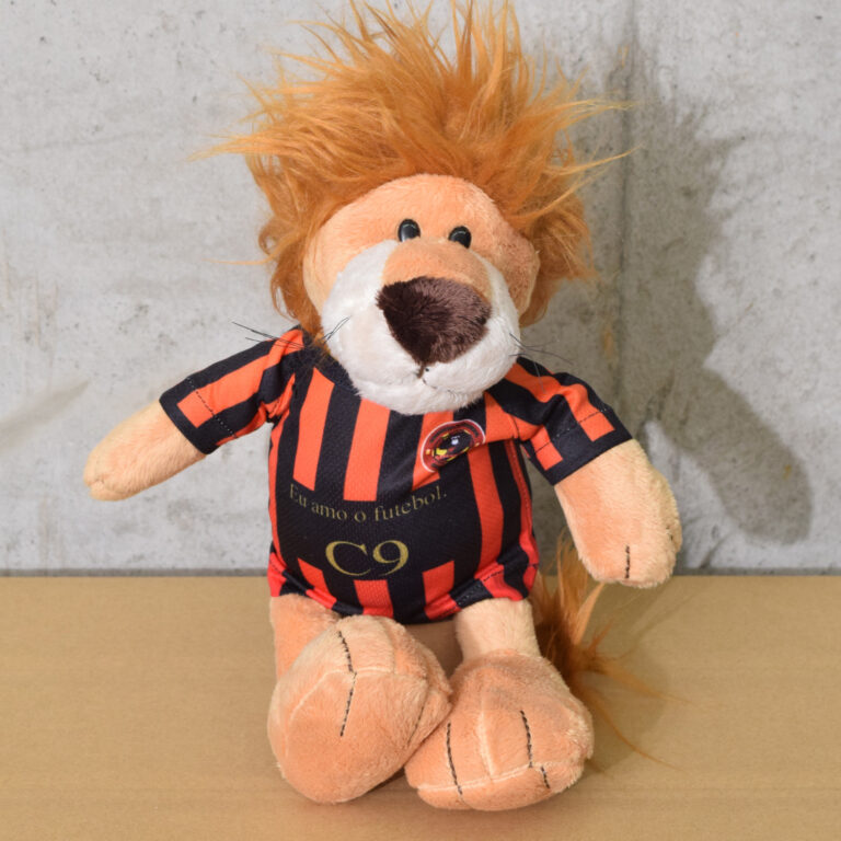 ストライプ柄とオリジナルロゴが印象的なスタイリッシュな